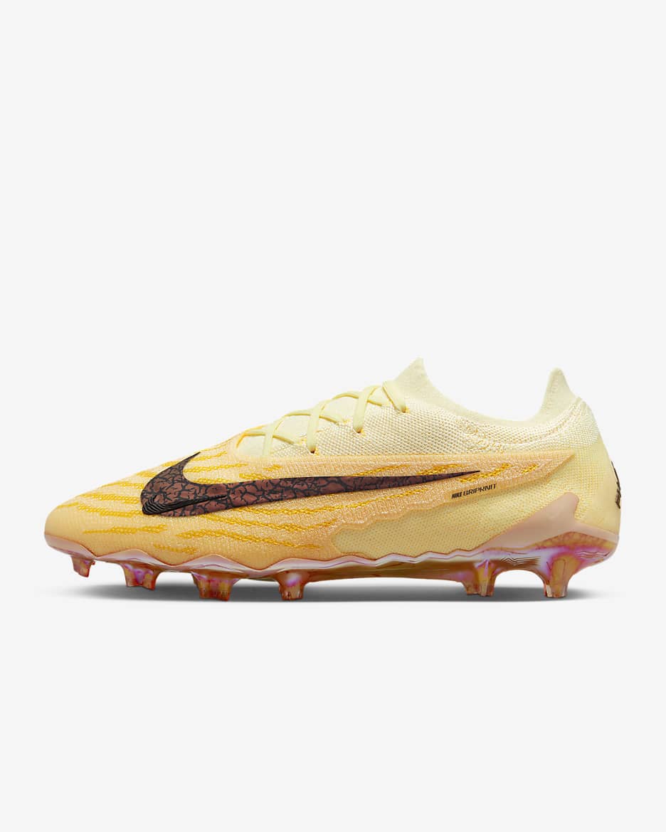 Football boots nike phantom best sale